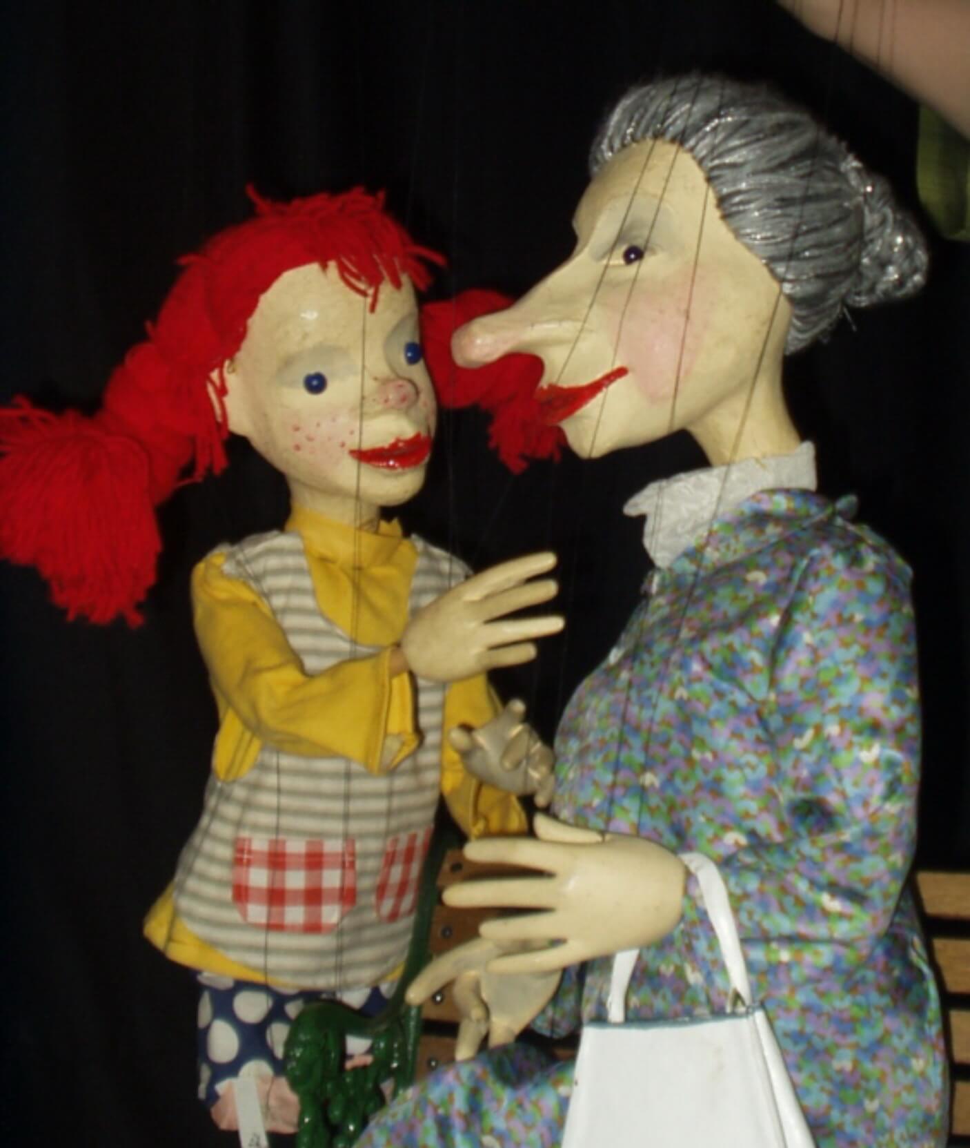 Foto: Die beiden Marionetten von Pippi Langstrumpf und Prysseliese.